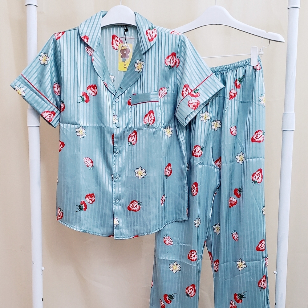 Brand new women's pajamas set